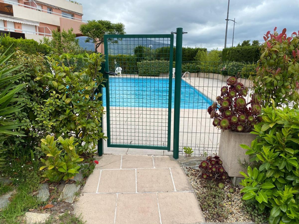 Superbe 2P Vue Mer, Ensoleille, Piscine Roquebrune-Cap-Martin Exterior photo